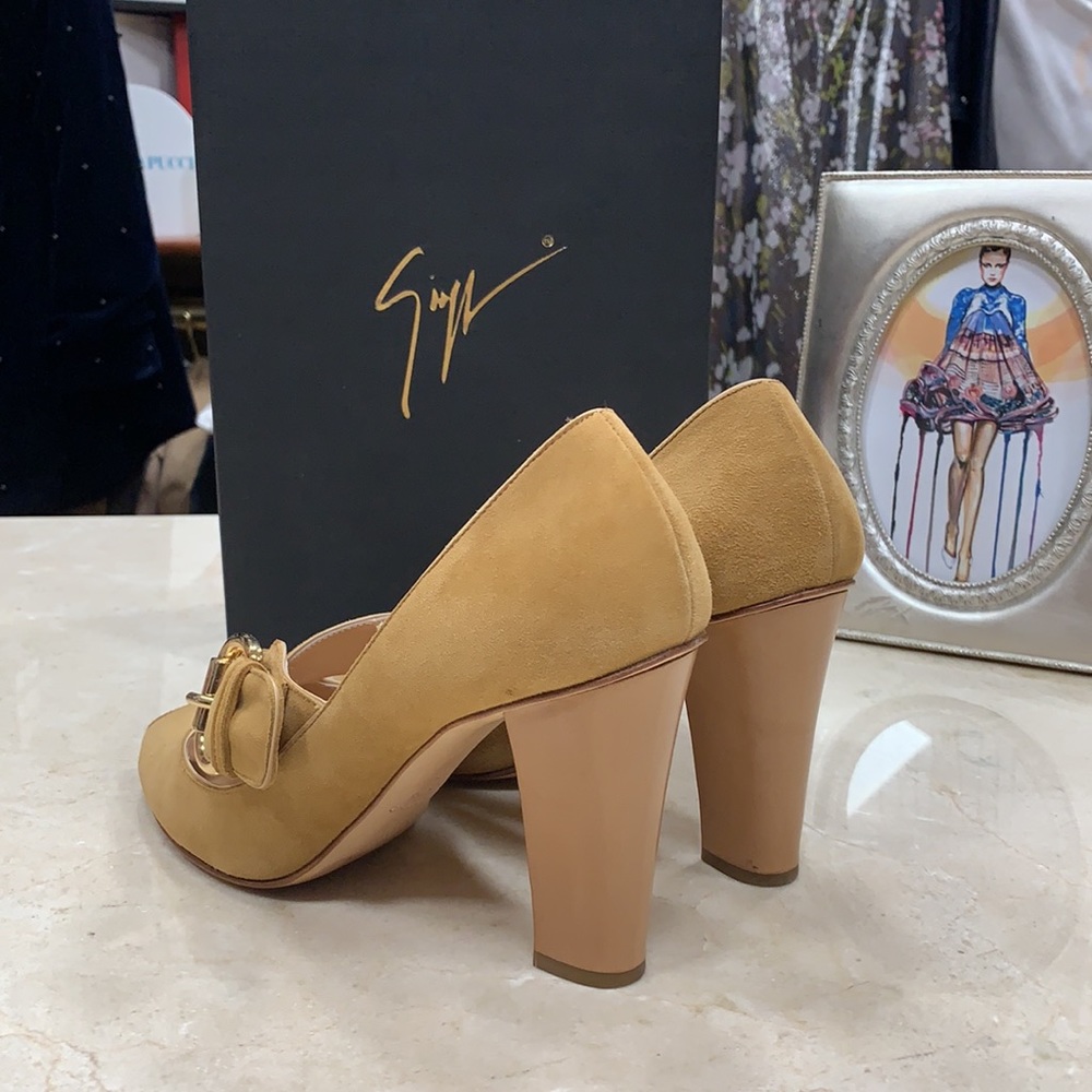 GIUSEPPE ZANOTTI CAMOSCIO PEEP TOE PUMPS IN SOFT CAMEL SUEDE SIZE EU 38